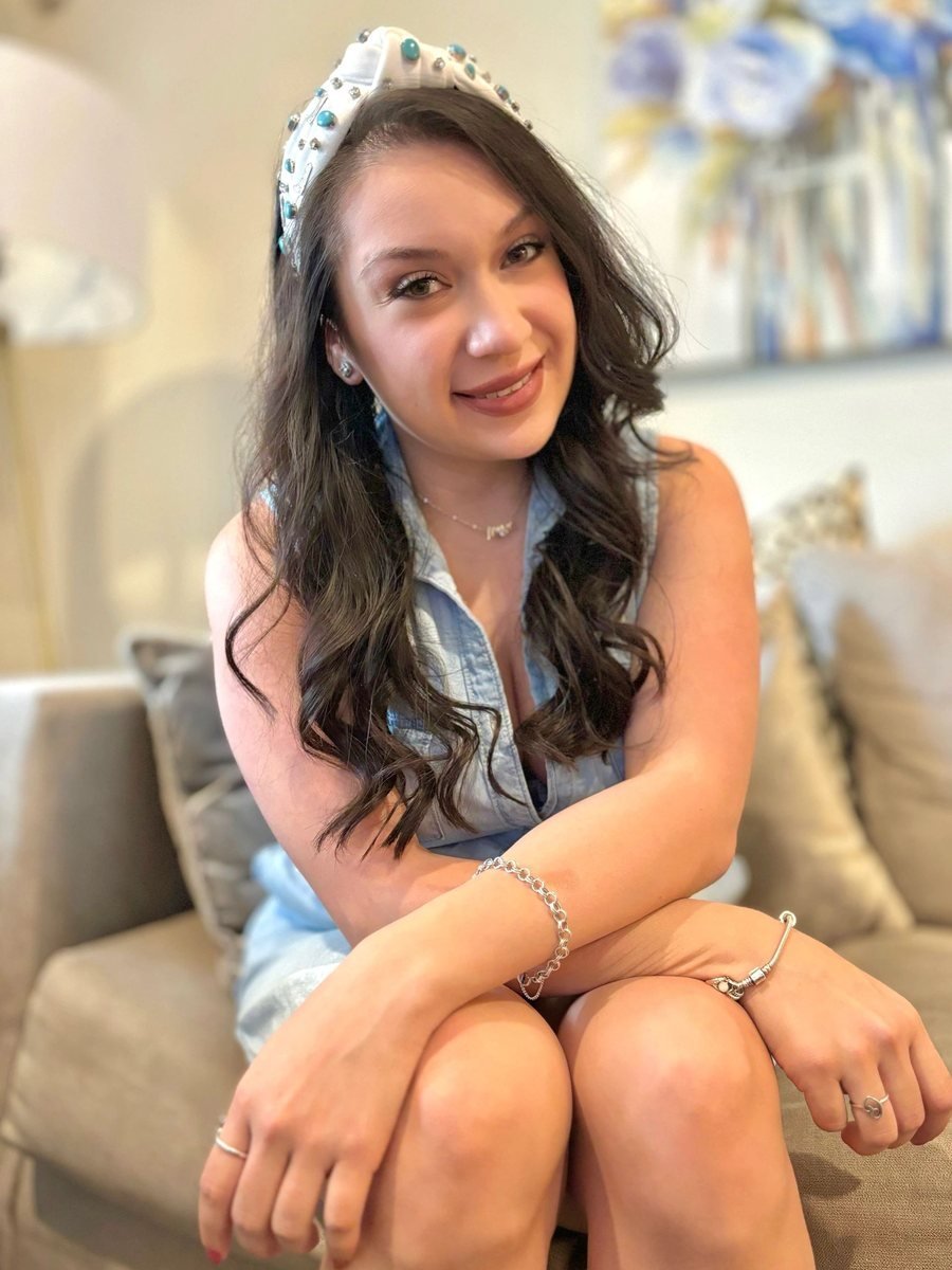 Representative photo of Karla, the balloon stylist behind Bella'Loons Events