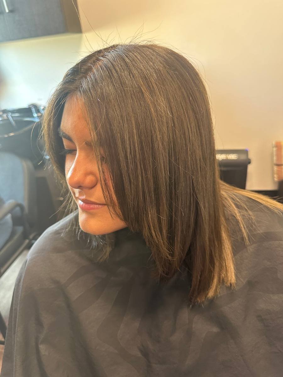 Blunt collarbone lob with a sleek brunette finish